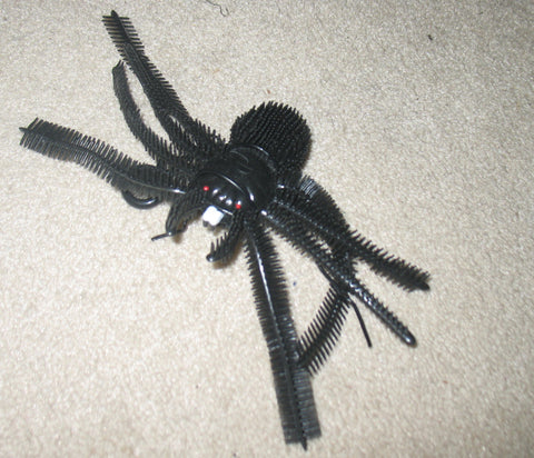 A089 Hasbro GI JOE Adventure Team Reissued Skydive to Danger Giants Black Spider with Elastic String and Plastic Ring, brand new!