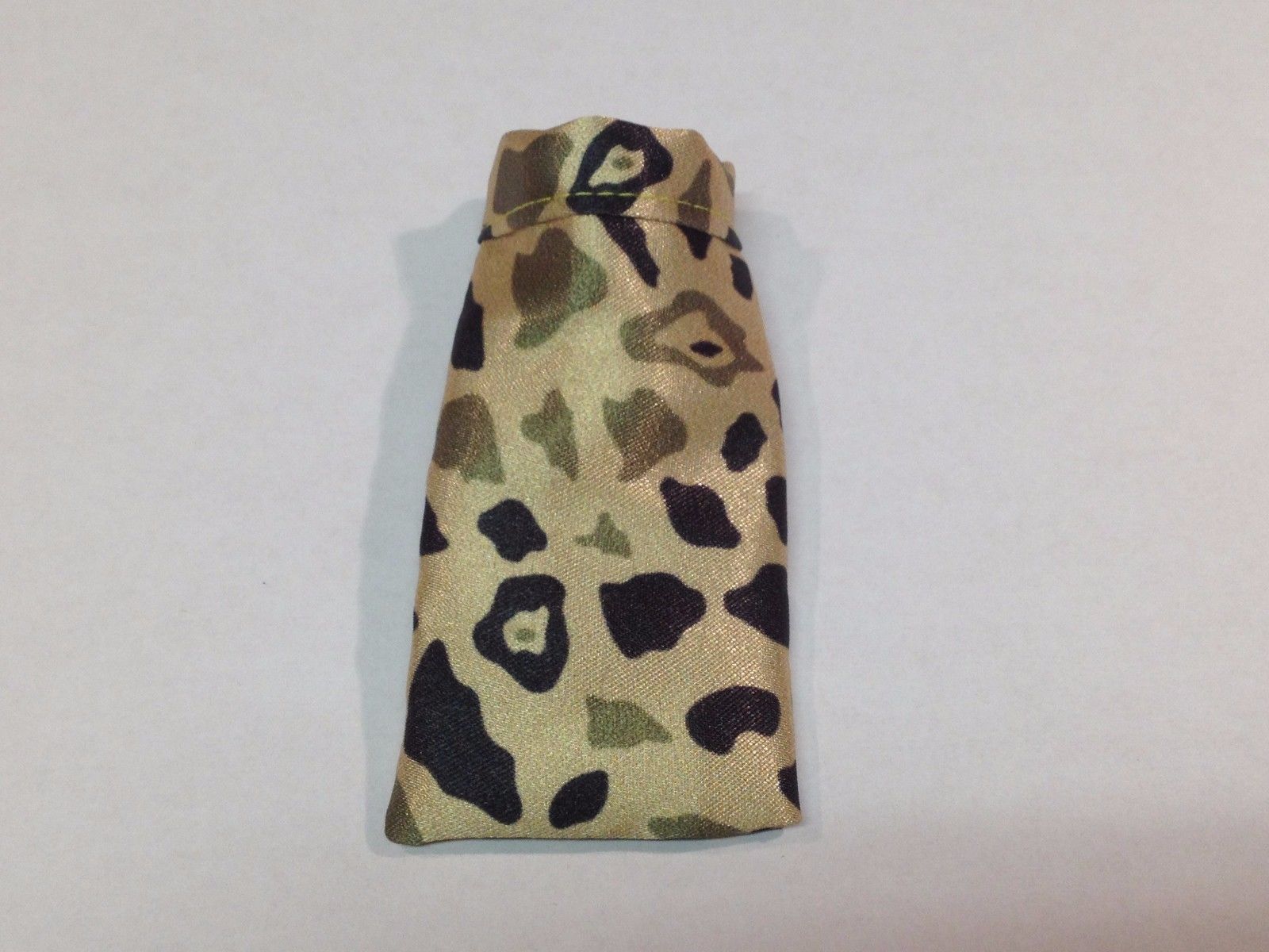 A063 3SB Green Beret Dickie Scarf